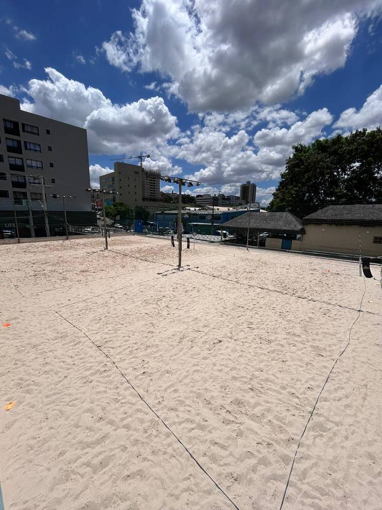 Quadras de areia da Astral preparadas para vôlei de praia